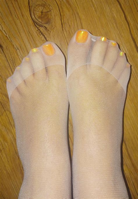 Beautiful 😘 : r/NylonFeetLove