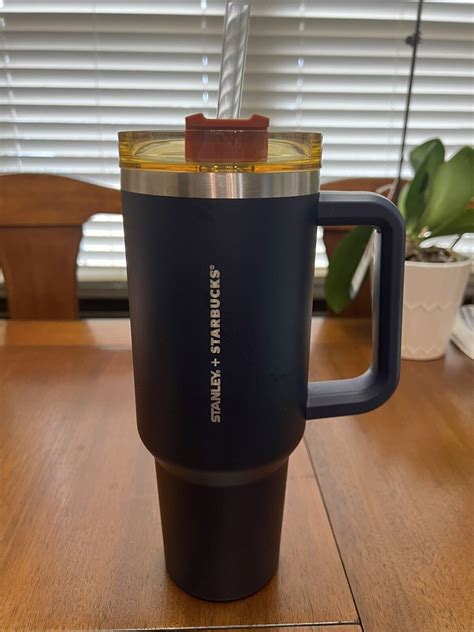 stanley  starbucks oz tumbler cup quencher  flowstate hot