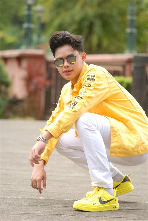 pose logo      pose logo stock  hd images