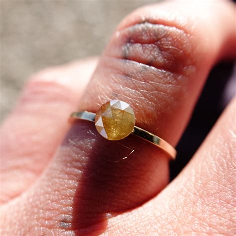 fancy diamond ct bloody mary metal