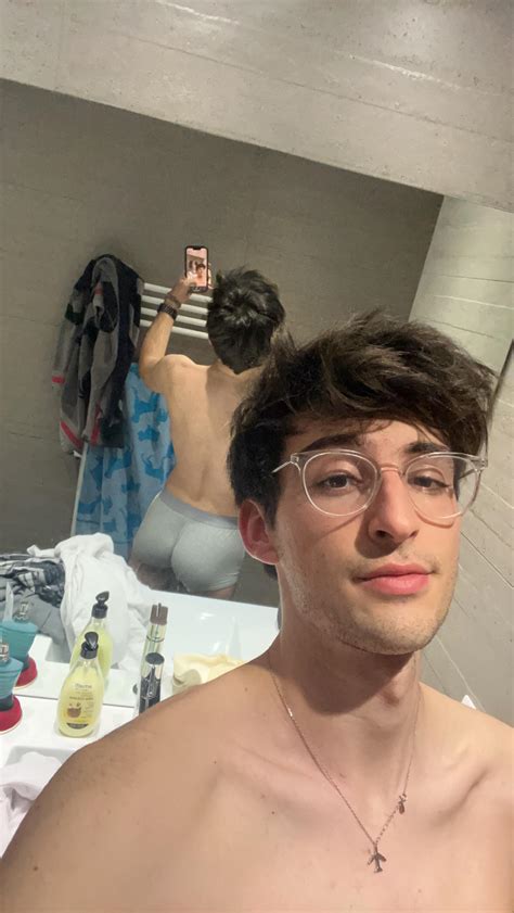 19 spanish boy looking for fit and hung hmu Chsa03 : r/GaySnapchatShare