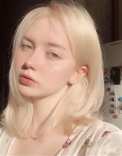 Pin by Dreamar on Pretty(ᵔᴥᵔ) | Hair pale skin, Pale skin makeup, Pale ...