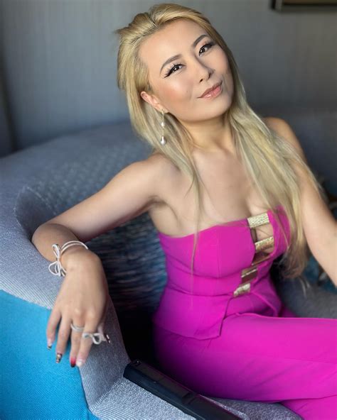 Raina Huang (@thequeenraina) • Instagram photos and videos