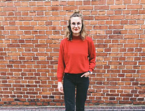 Outfit: Wollrock, Jeansjacke & Leder Sneaker von VEJA