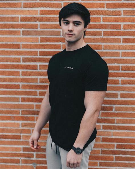 Qwin Vitale Gym Muscles | Chicas