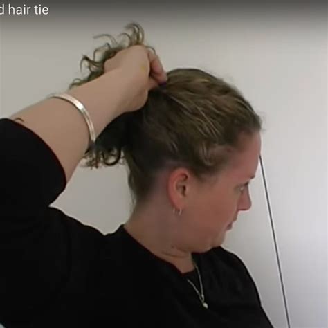 how to tie the hair up