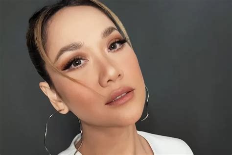 klarifikasi bcl usai dituding hamil ternyata penyebab perut besar bcl