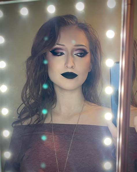 Maisie Lynn - Maisie Lynn added a new photo.