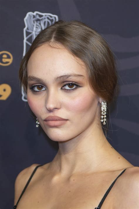 En bas med betoning på lyster och markerade ögon. | ELLE