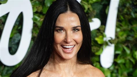 Az 59 éves Demi Moore bikinis szelfijétől eldobod az agyad - Glamour