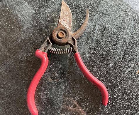 Self sharpening clippers will perfect the buzz haircut number 4