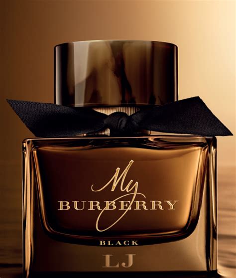 Vieni a scoprire My Burberry Black | Vogue Italia