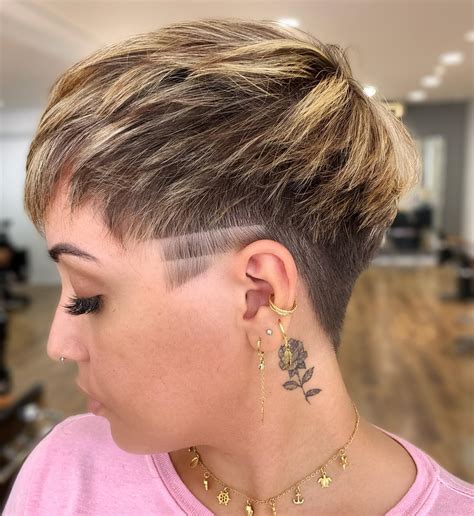 Critics are debating the hairstyles with undercut women trend 14