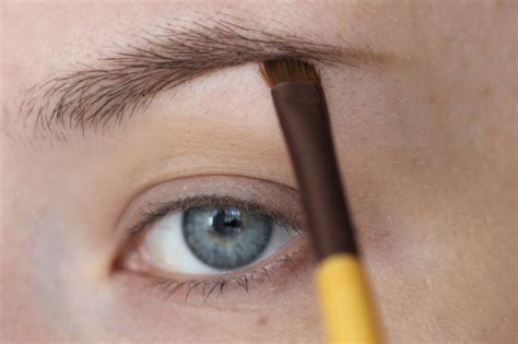 Catrice Brow Hero 2 in 1 020 Bella - помада для бровей и консилер в ...