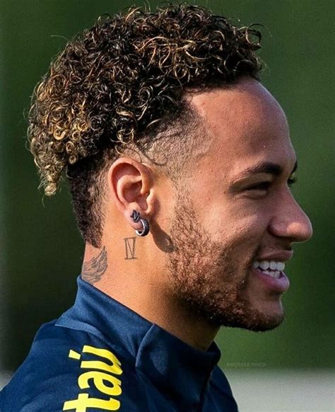 Neymar Jr Hairstyle : Top 10 Neymar Hairstyles You Should Try In 2017 ...