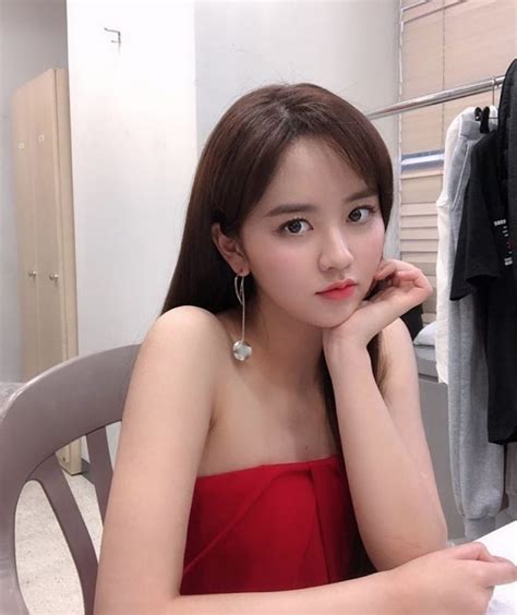 Here's the Adorable Reason Why Kim So Hyun Is Following so Many People ...