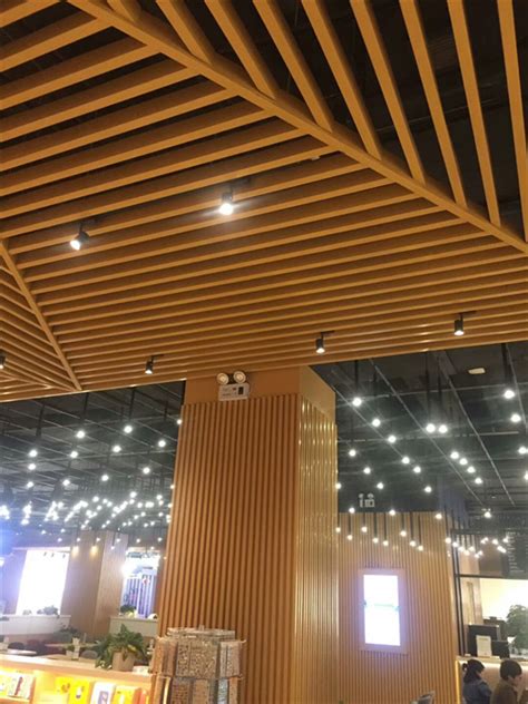 Features and uses of wood ceiling panels