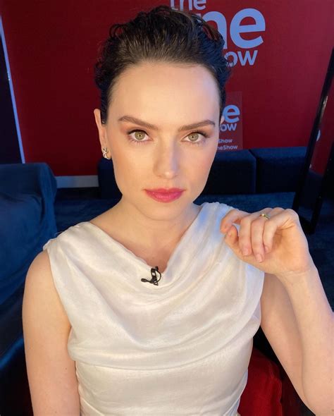 Daisy Ridley Style, Clothes, Outfits and Fashion • CelebMafia