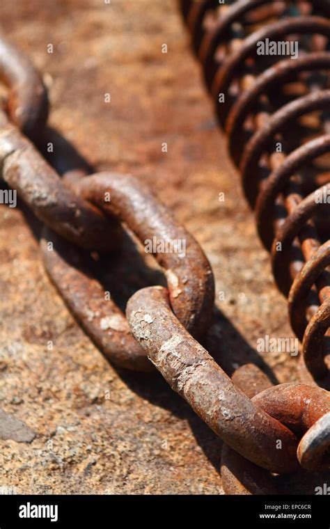 Rusted chain hi-res stock photography and images - Alamy