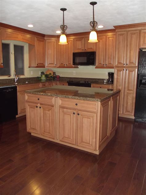 Maple Mocha Glaze Kitchen Cabinets | Besto Blog