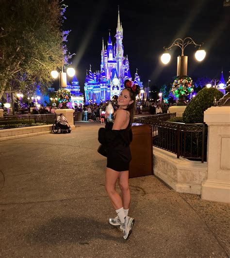 tara lynn | i got fucking hammered in disney the other night and