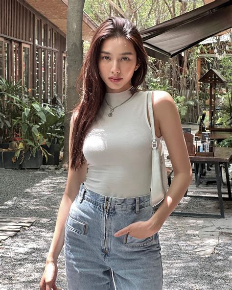 Khoảnh khắc Thùy Tiên mệt mỏi chờ kết luận vụ kiện với bà Đặng Thùy Trang