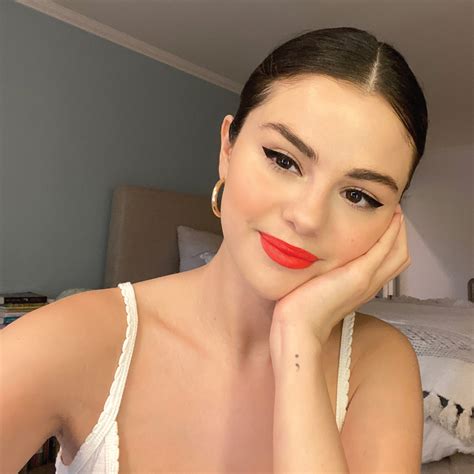 Is Selena Gomez Nude? Experts Weigh In On The Latest Scandal. Image 19