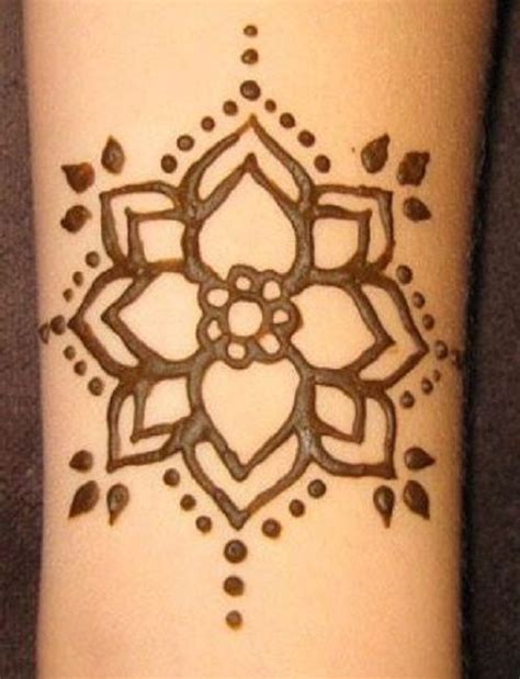 30 Simple & Easy Henna Flower Designs of All Time • Keep Me Stylish ...