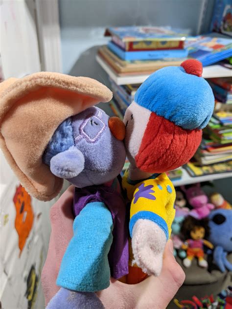 Skeebo and JoJo plush toys kissing by kalebmay14 on DeviantArt