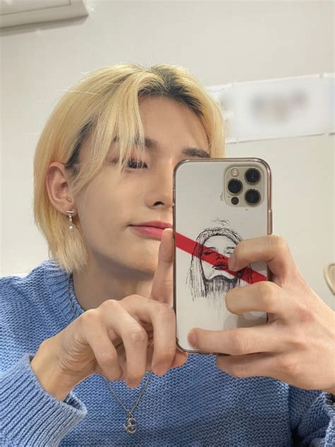 🥟 ️ on Twitter: "220510 🥟🫧 4:21PM hyunjin sent photos ️ https://t.co