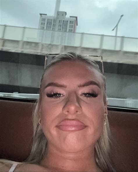 Can we just appreciate Chloe Burrows’s face 🥵🤤😮‍💨😍🔥. Truly a weapon