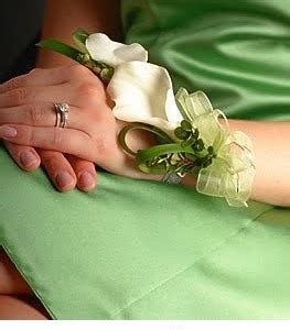 Corsages & Wristlets - Amazon Flowers - Proms & Weddings