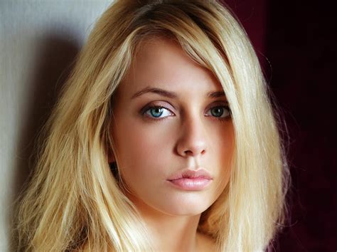 smiling blonde jennifer mckay desktop wallpapers