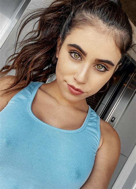 Violet Summers | Scrolller