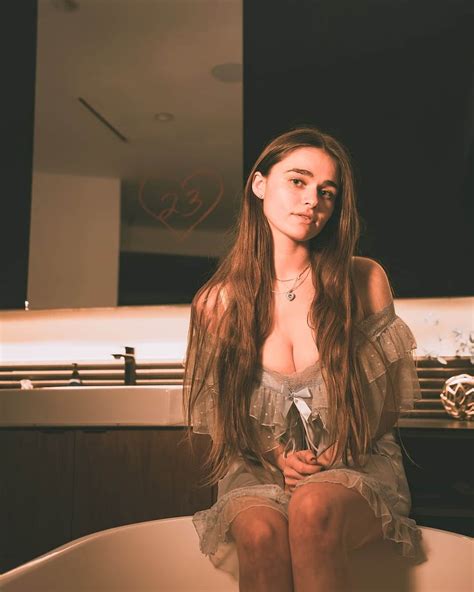 Megnutt | Bio, Wiki, Age, Height, Net Worth, Dating, Trivia