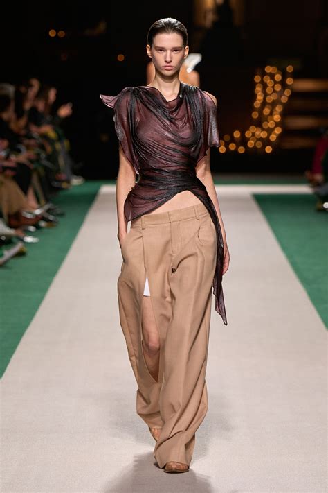 Izmiralda's latest fashion line is selling out in minutes 5