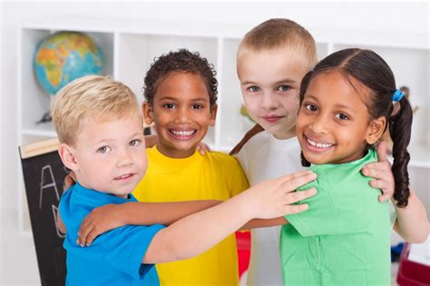 deti-skolka.kamaradi-lkamaradstvi-pratele-istock_000014215191small.jpg ...
