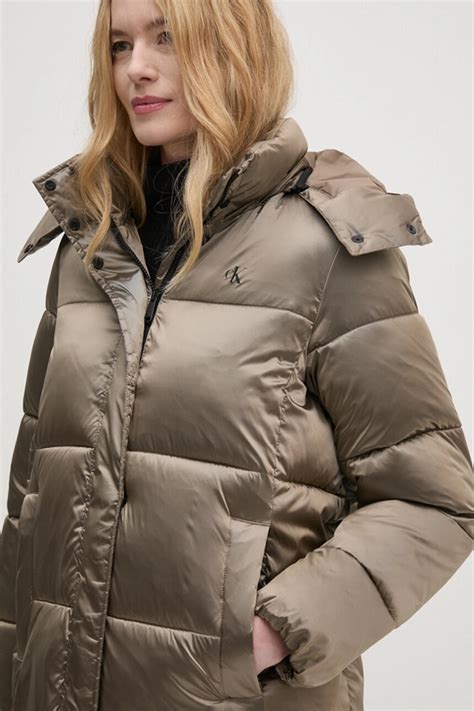Куртка Calvin Klein Jeans жіноча колір бежевий зимова J20J224617 ...