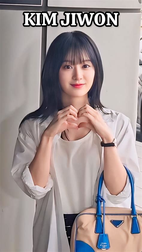 Netizens are debating Kim Jiwon latest red carpet look 13