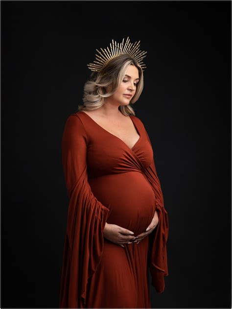 Capture your pregnancy with Maternity Portraits by Alison McKenny