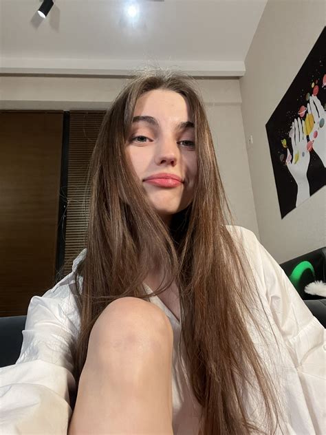 HollyBunny on Twitter: "Online🤓💔 https://t.co/udZbJk53TR" / Twitter