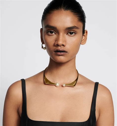 Collana Dior Tribales New Look Metallo con finitura color oro e perle