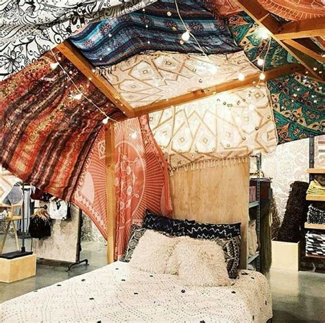 wanted    room    cover  ceiling
