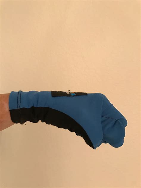 Chris glove fist – Water Fitness Lessons