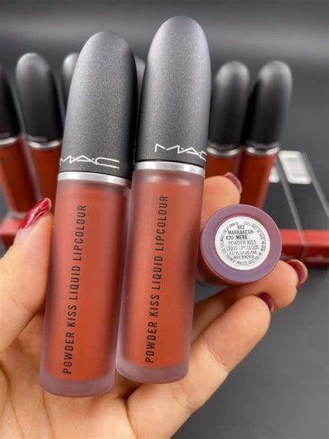 Son Mac Powder Kiss Màu 982 Marrakesh Mere - Đỏ Nâu Đất