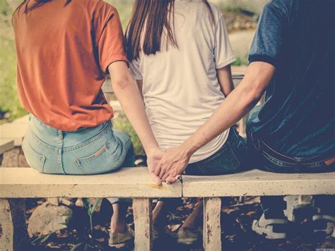 4 Unmistakable Signs He Might Be Bisexual