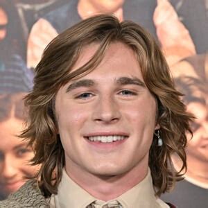 Axel Ellis - Age, Bio, Family | Famous Birthdays