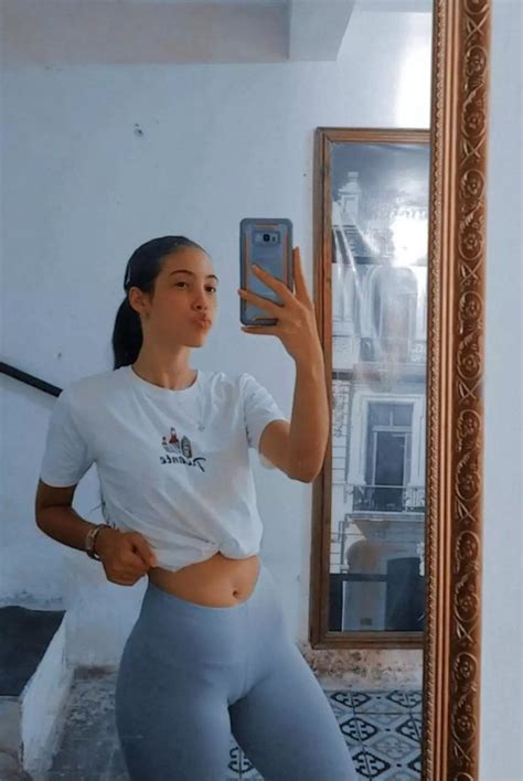Latinas | Mirror selfie, Latina, Selfie