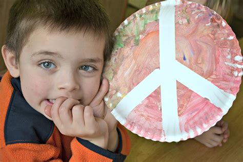 Paper Plate Peace Sign | DIY for Beginners | KiwiCo