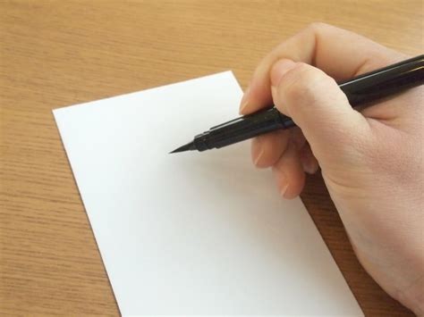 封筒にお金を入れて渡すときのマナーを徹底解説! 金額や表書きの書き方を紹介 | マイナビニュース